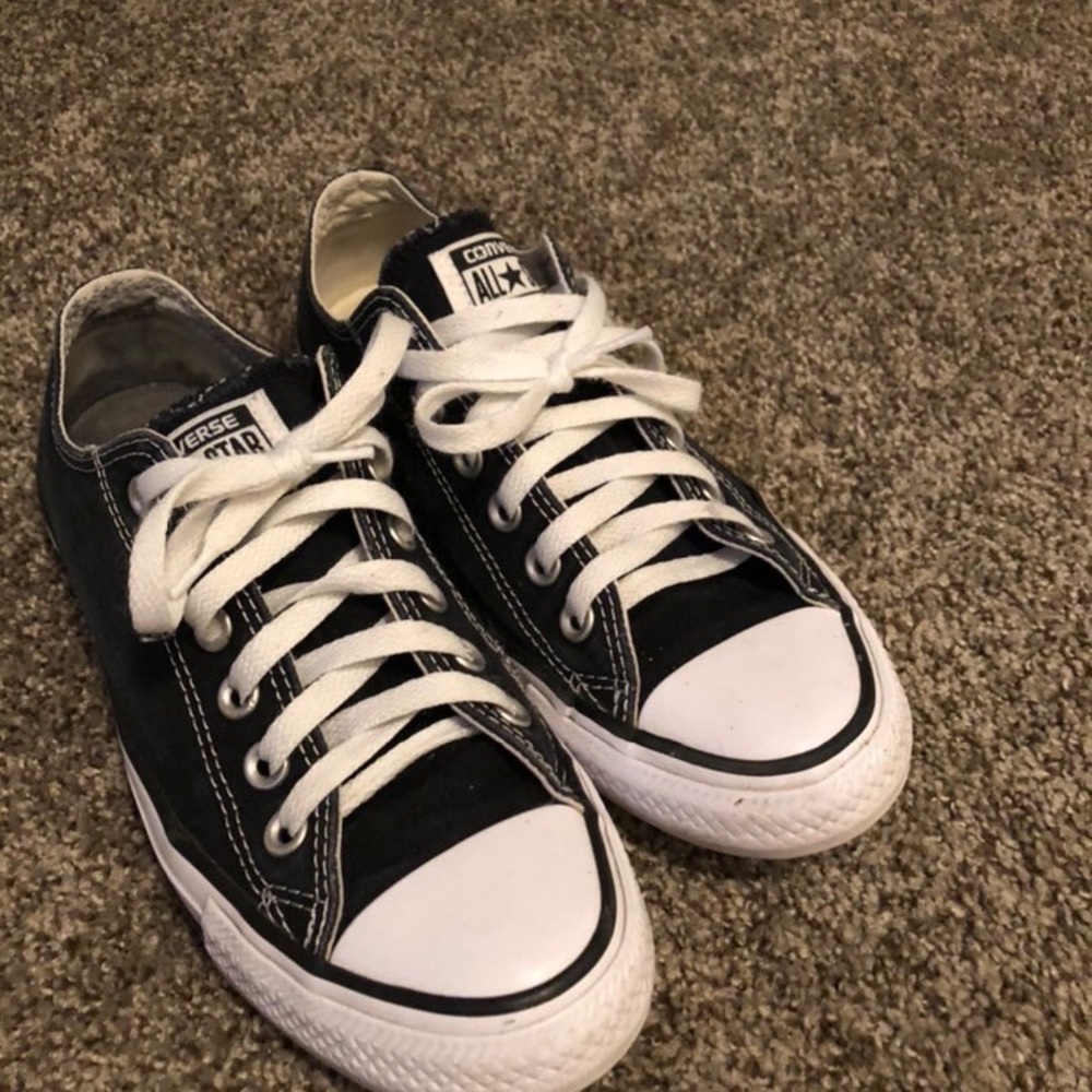 Black low converse